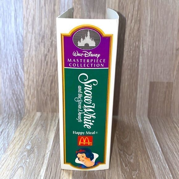 Disney vintage Snow White and the seven dwarfs figurine doll display - Picture 5 of 6